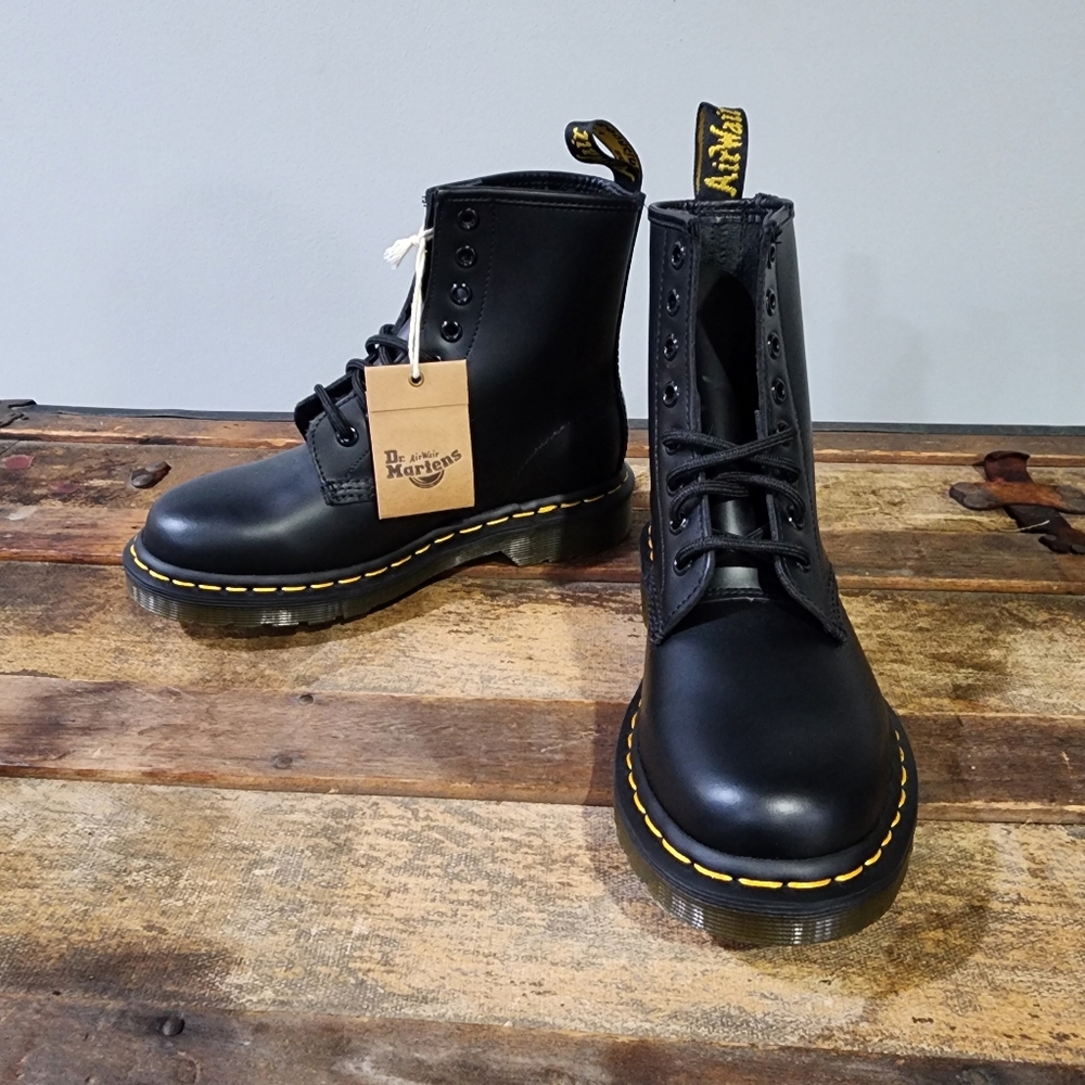NWT Dr Marten 1460 Grunge Goth Punk Y2K 8-Eye Black Combat Style Lace Up Boots.5